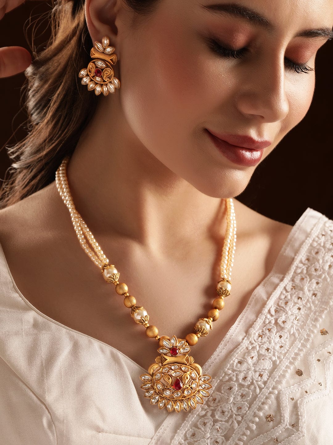 Rubans Gold-Colored Pendant Necklace Set with White Beads and Small St