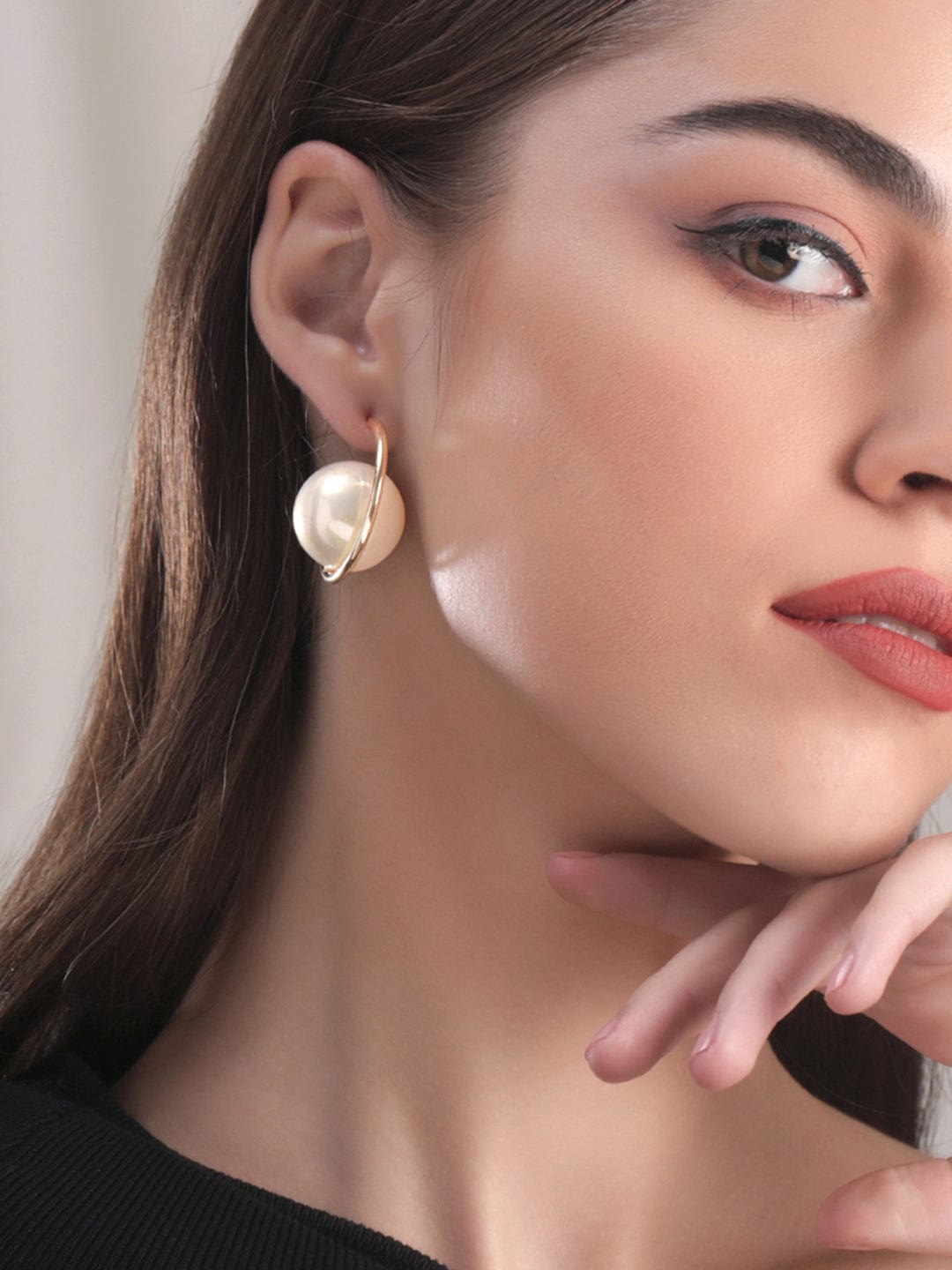 Pearlescent Elegance: Gold-Tone Hoop Earrings  Earrings