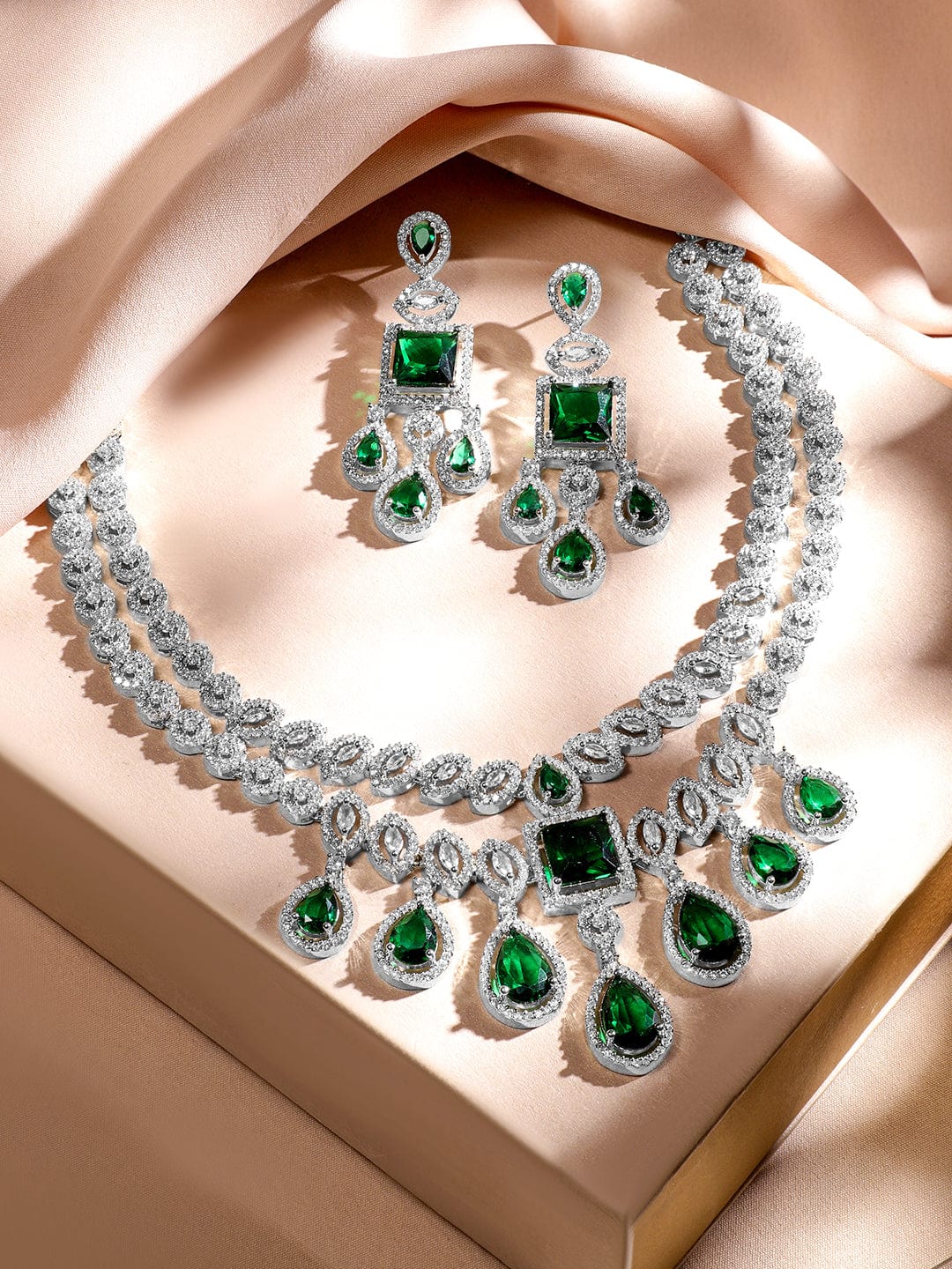 Emeralds and Tradition: Blending Modernity with Heritage