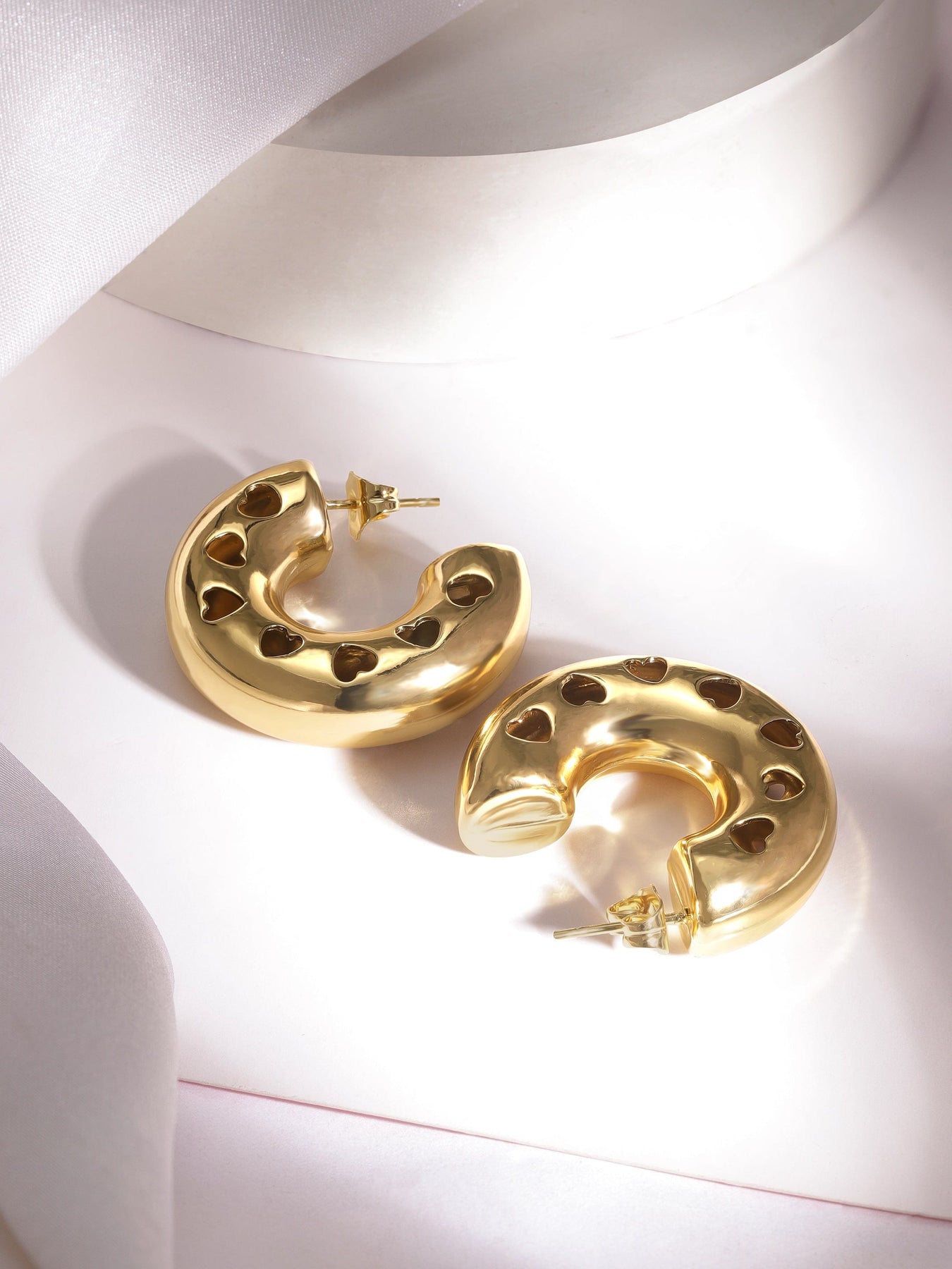 18 k gold plated Tarnish Free water proof Vivid Vortex Illusion