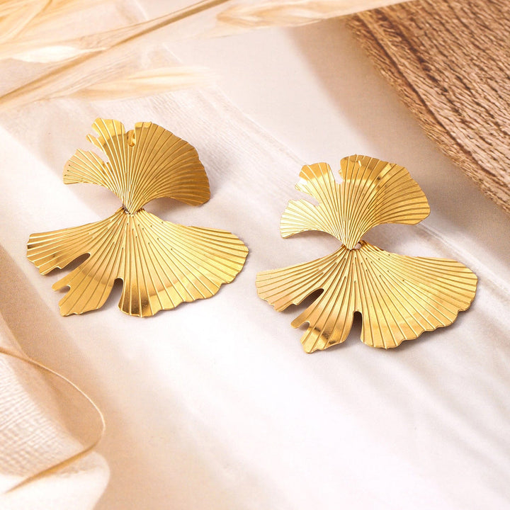 18K Gold Plated Stainless Steel Tarnish-Free Waterproof Sculptural Leaf Stud Earrings Stud Earrings