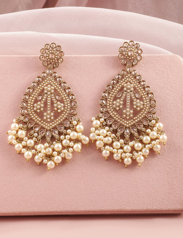 Cream Accents Pearl Chandbali