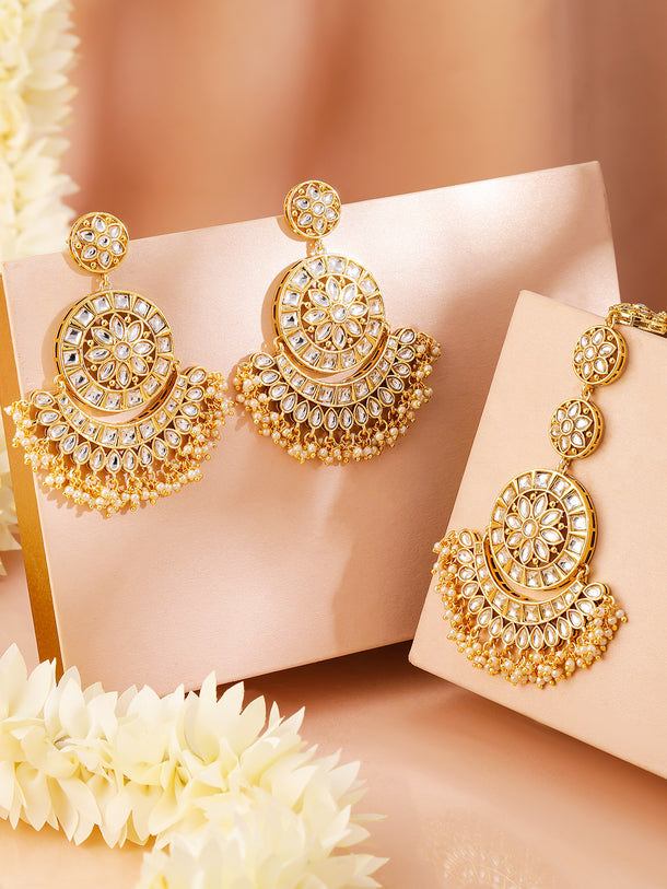 Vibrant White Cream Earring & Maangtikka Set Kundan