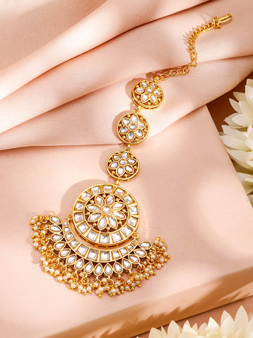 Vibrant White Cream Earring & Maangtikka Set Kundan