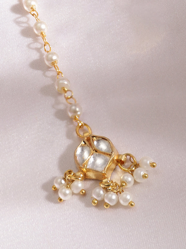 Radiant Kundan Maang Tikka