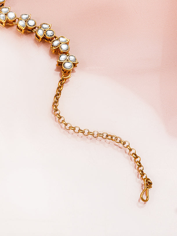 Red Edges Kundan Maang Tikka