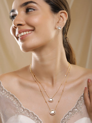 Alluring Kundan Pendant Set