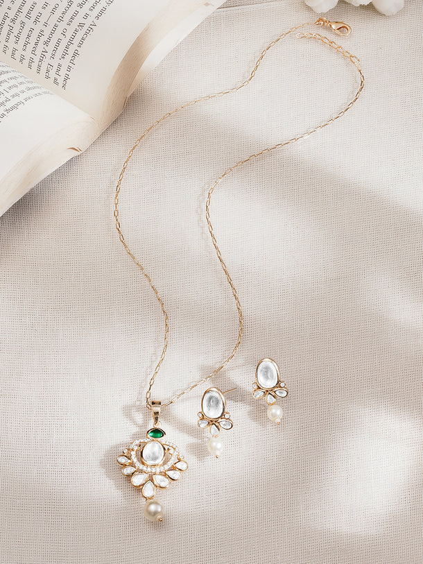 Moon Glow Kundan Pendant Set