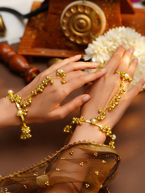 Set of 2 Gold Plated Haathphool With Bead Detailing