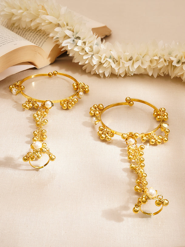 Set of 2 Gold Plated Haathphool With Bead Detailing