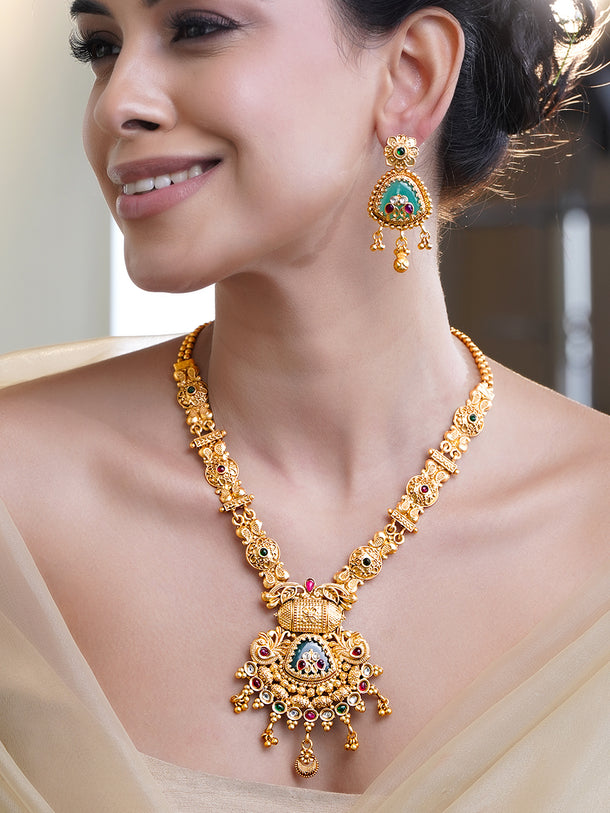 Traditional Engraved Gold Necklace Set