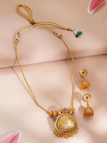 Gold Plated Engraved Round Pendant Necklace Set