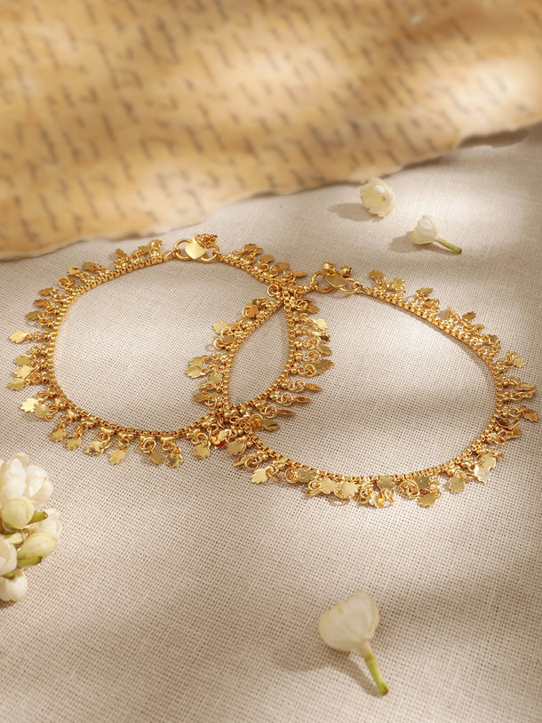 Gilded Splendor 22K Gold-Plated Linked Chain Anklet - A Statement of Glamour
