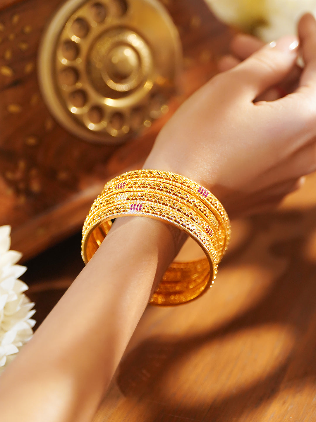 Rubans Set Of 4 18K Gold-Plated Artificial Stones Studded Bangles