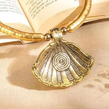 Ocean s Shell Flaunting Statement Necklace