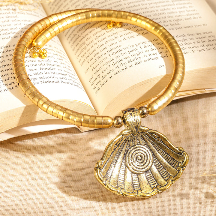 Ocean s Shell Flaunting Statement Necklace