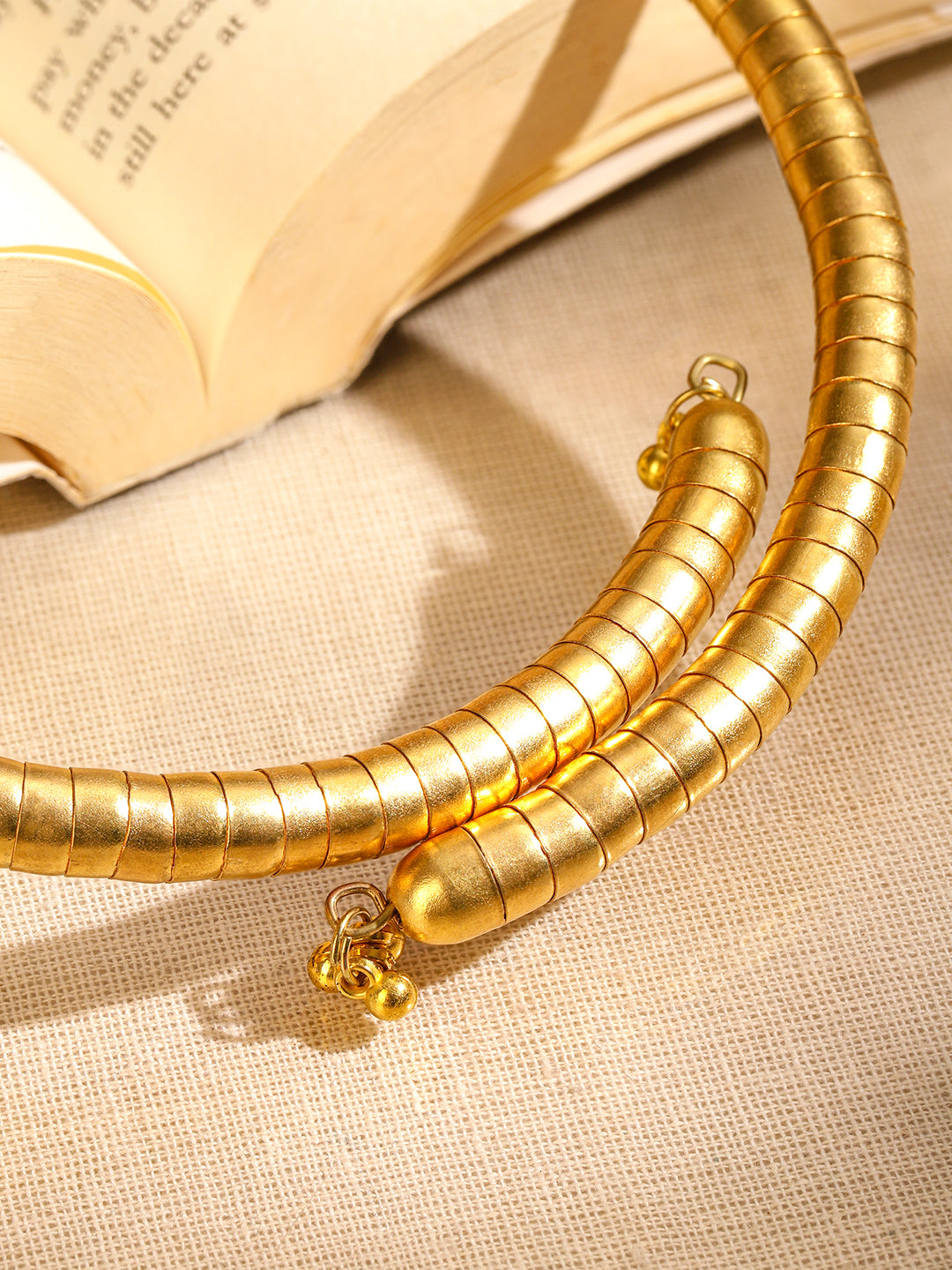 Ocean s Shell Flaunting Statement Necklace