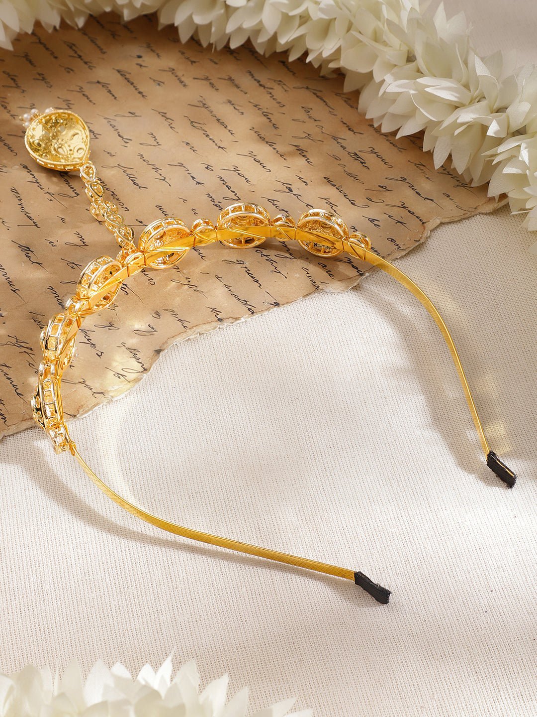 Elegant White Kundan Mathapatti