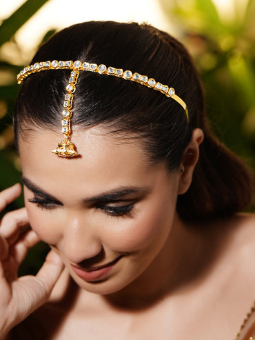 White Blossom of Elegance Mathapatti