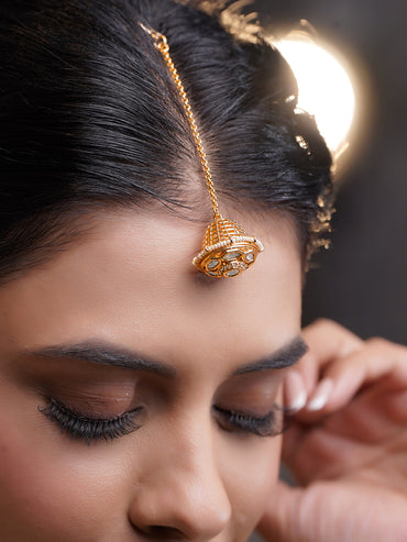 Ivory Aura Maang Tikka