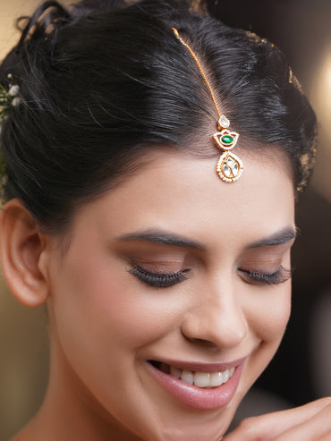 Festive Glow Kundan Emerald Maangtikka
