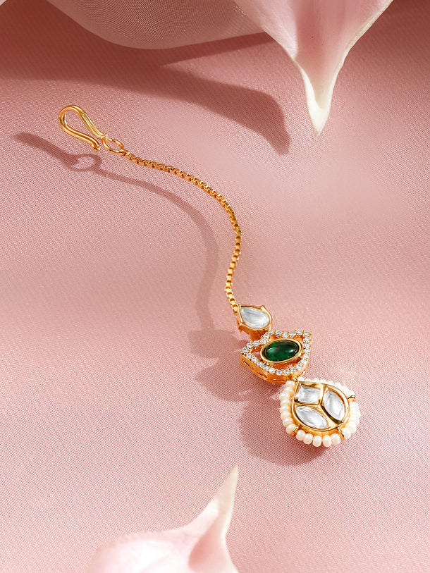 Festive Glow Kundan Emerald Maangtikka
