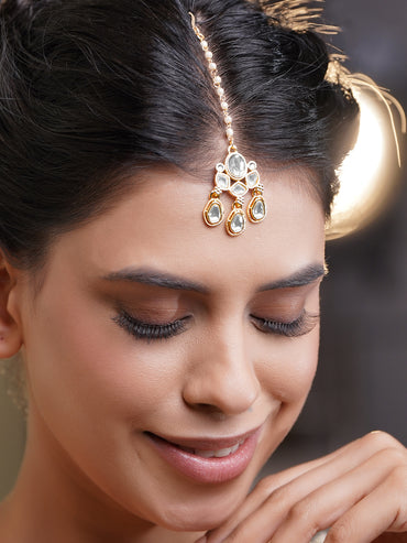 Final Touch of a Tradition Maang Tikka