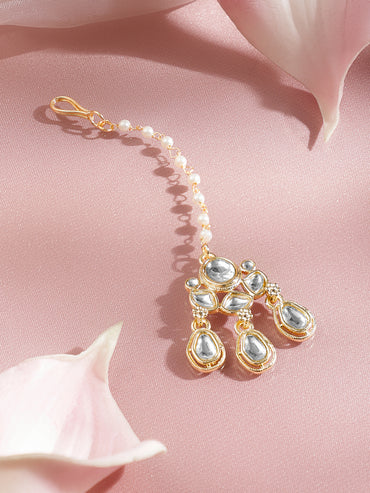 Final Touch of a Tradition Maang Tikka