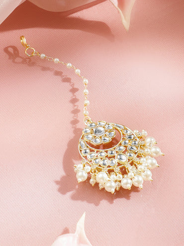 Soft Gleam of White Maang Tikka