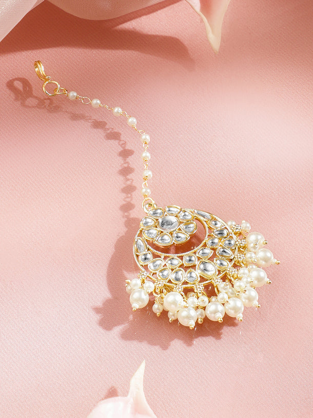 Soft Gleam of White Maang Tikka