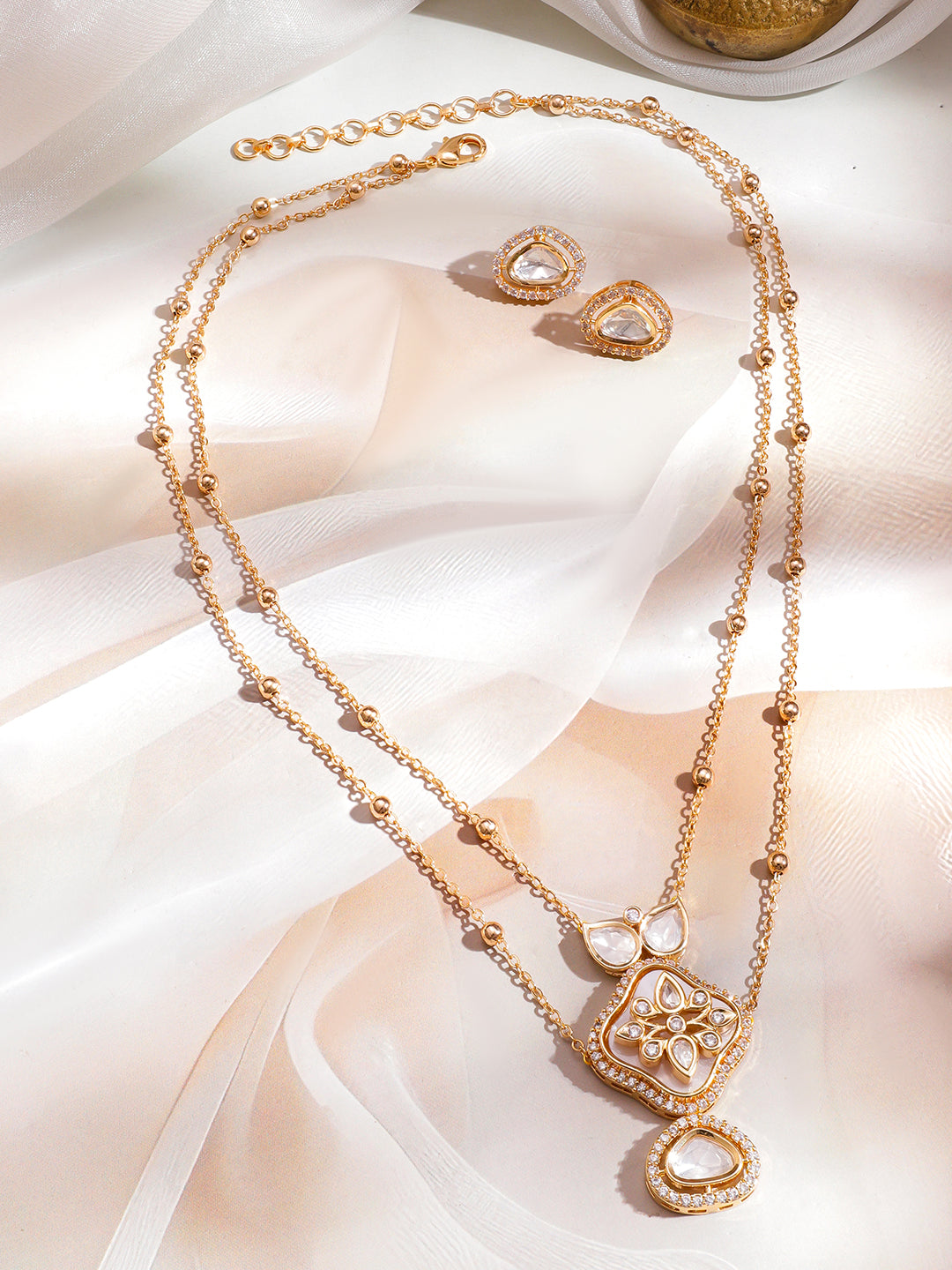 White Blossoms Kundan Necklace Set