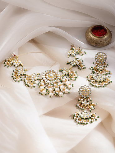 Graceful Kundan Pearl Green Necklace Set