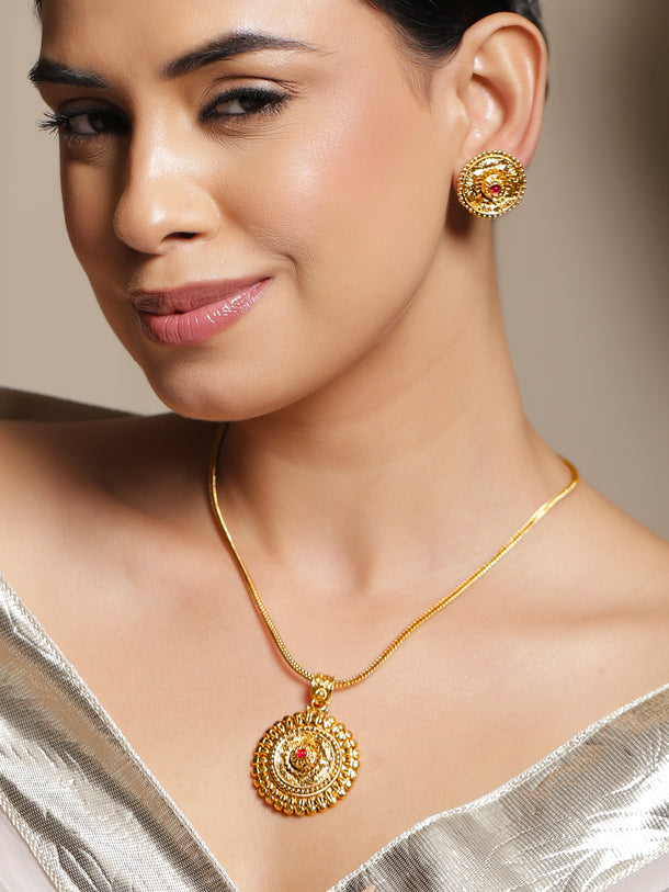 Gold Toned Round Pendant Necklace Set