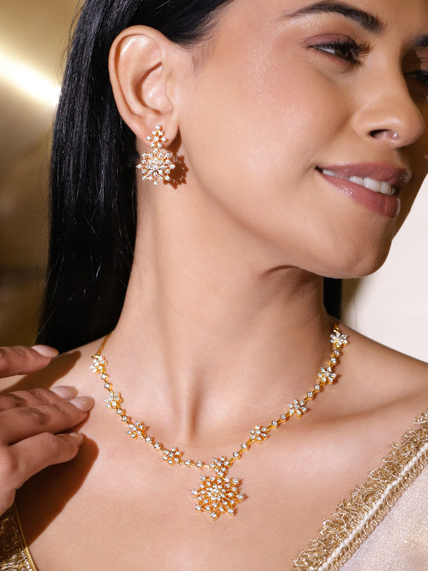 White Flora Gleam Necklace Set