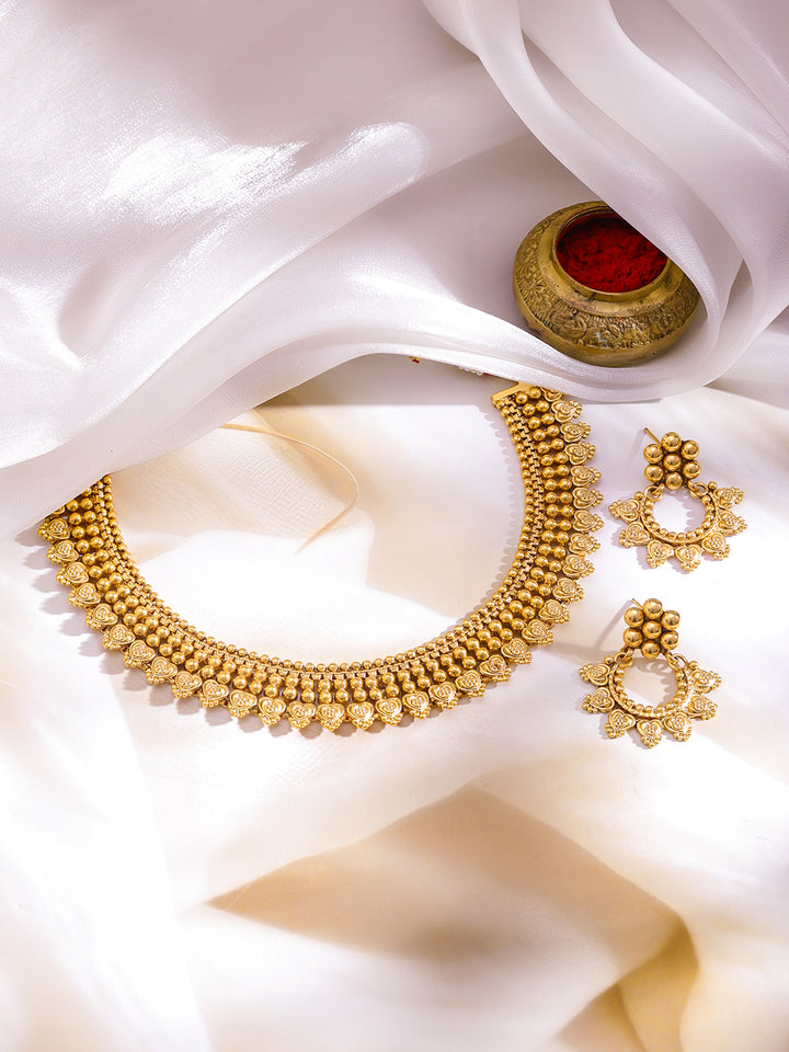 Vintage Charm Golden Necklace Set