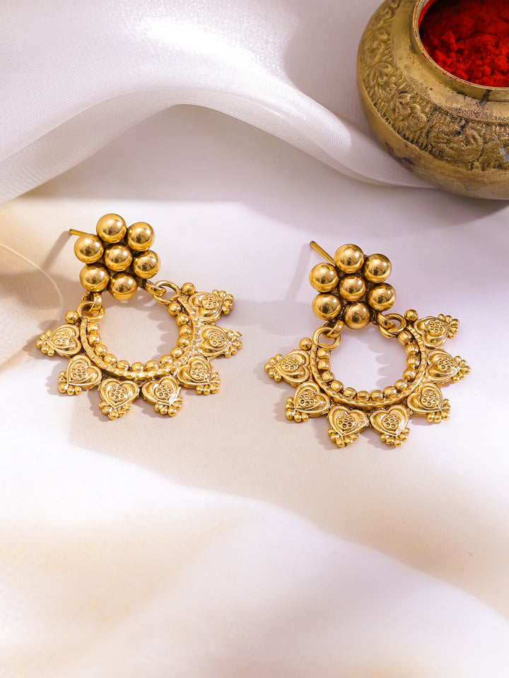 Vintage Charm Golden Necklace Set