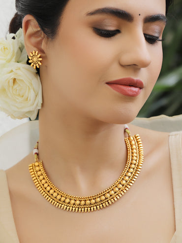 Floral Pattern Gold Necklace Set