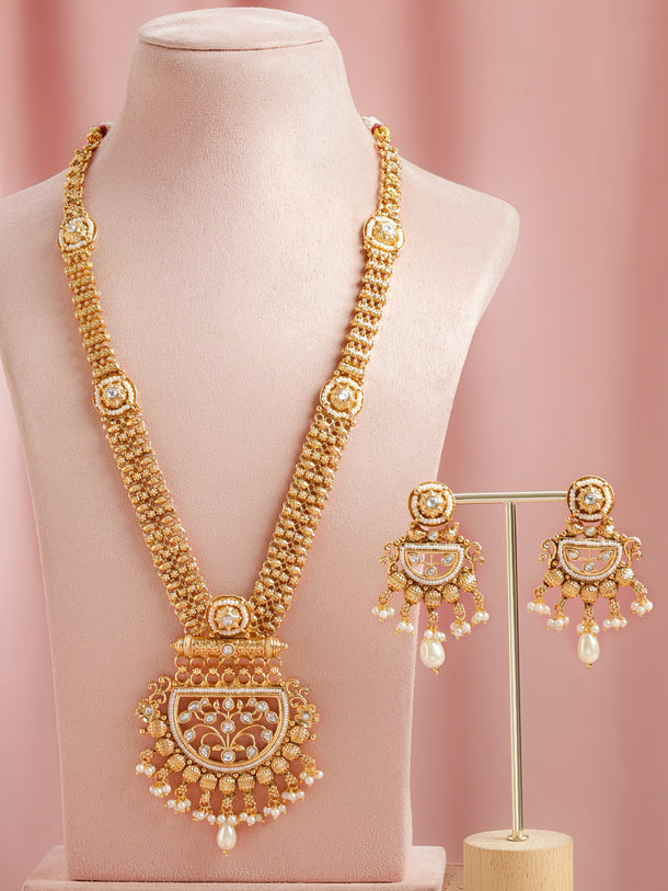 Queen Treasure Golden Necklace Set