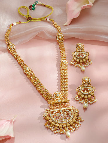 Queen Treasure Golden Necklace Set
