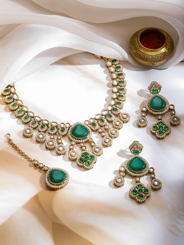 Queen’s Green Flame Necklace Set