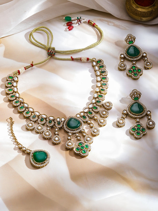 Queen’s Green Flame Necklace Set