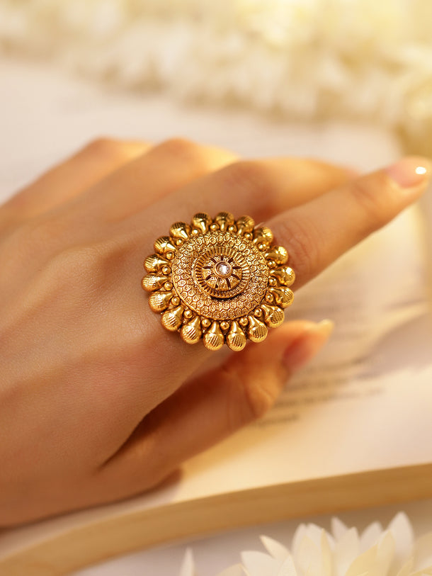 Rubans Opulent Elegance: 22K Gold-Plated Statement Rings for Timeless Style