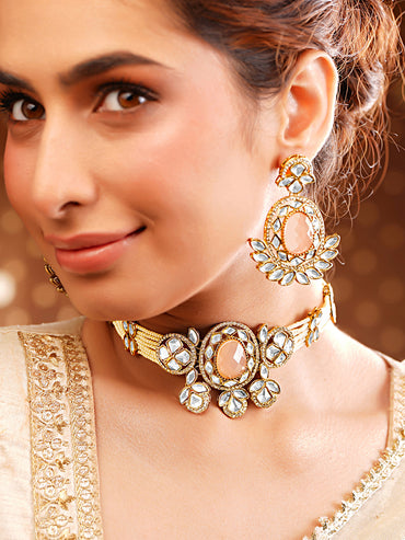 Gold Plated Pearl Beaded Kundan Peach Choker Set With Maangtikka