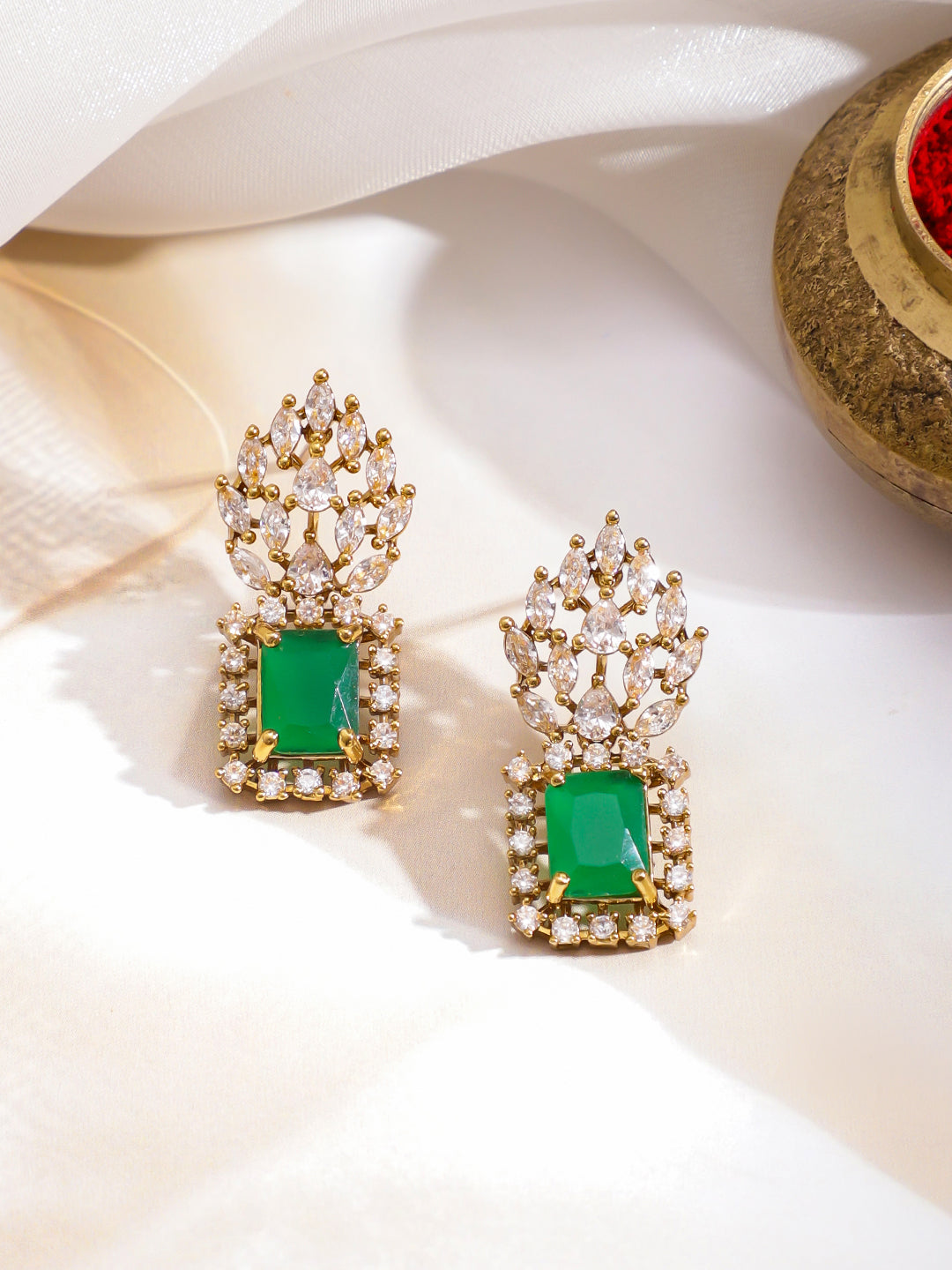 Regal Aura Green Necklace Set