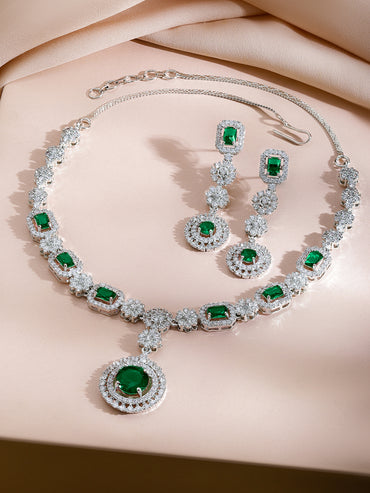 Echoes of Emraled Royalty Necklace Set