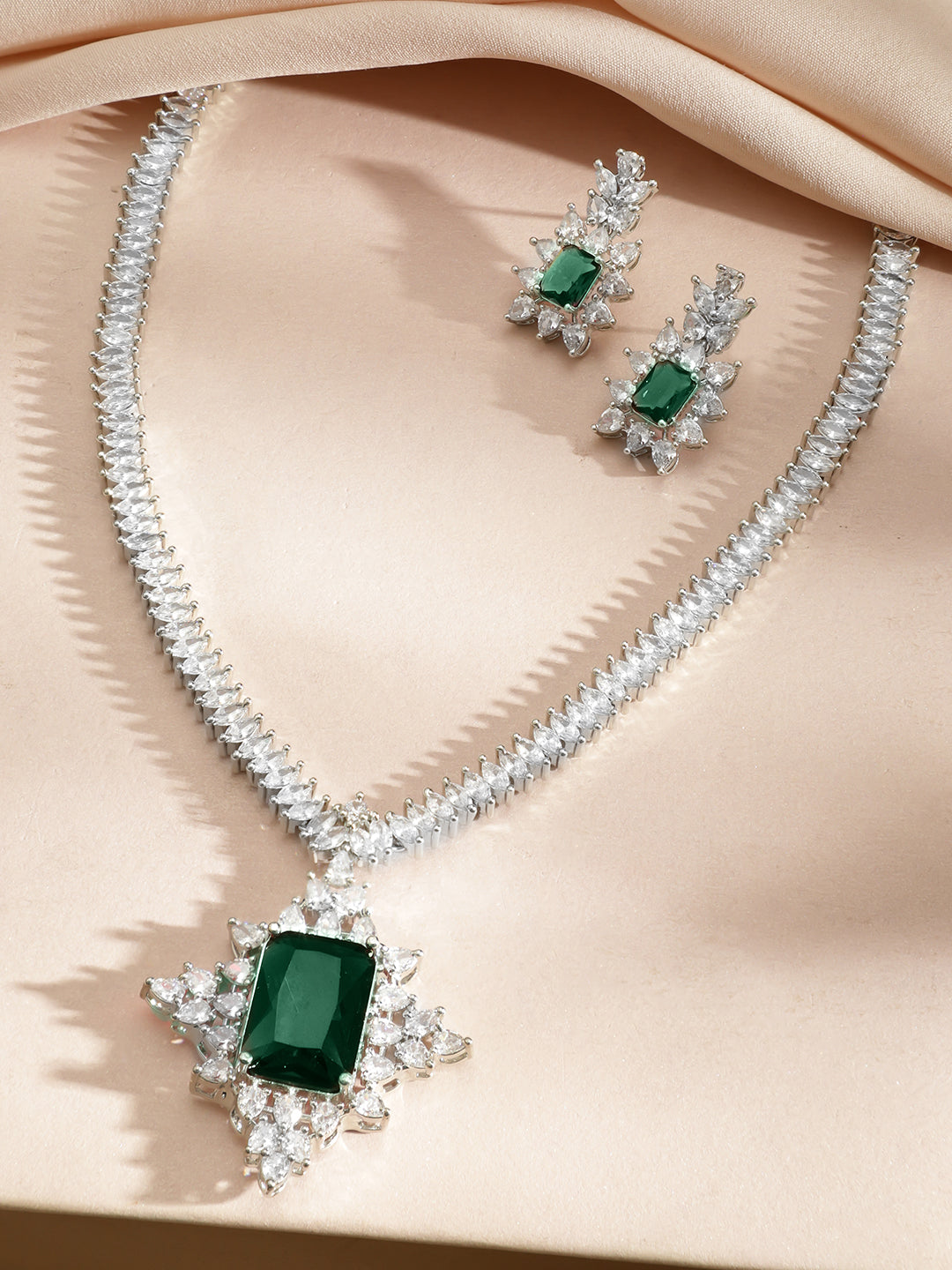 Gleam of the Garden Necklace Set