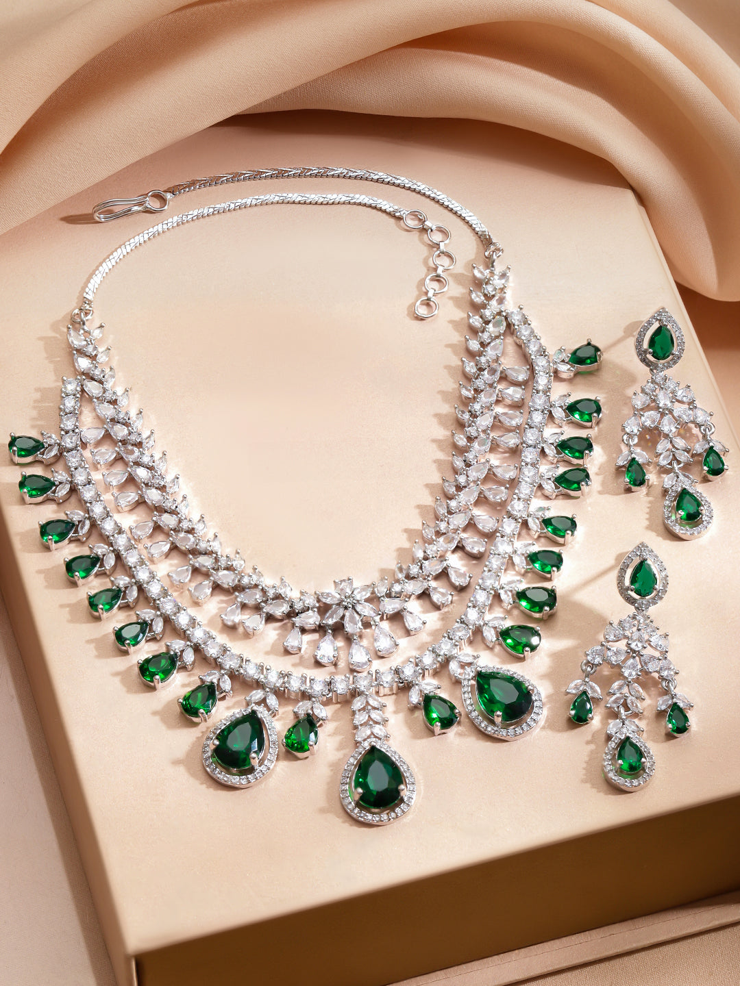 Regal Aura Green Necklace Set