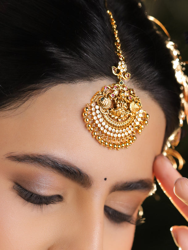 Laxmi Motif Maang Tikka With Gold Drops