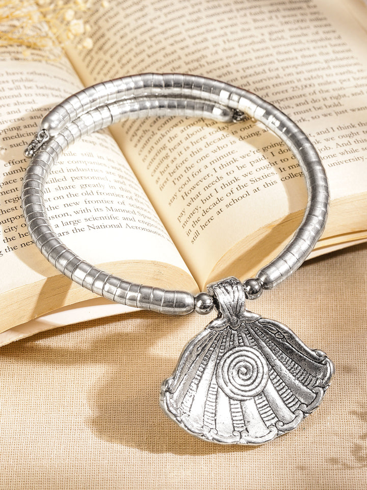 Ocean s Shell Flaunting Statement Necklace