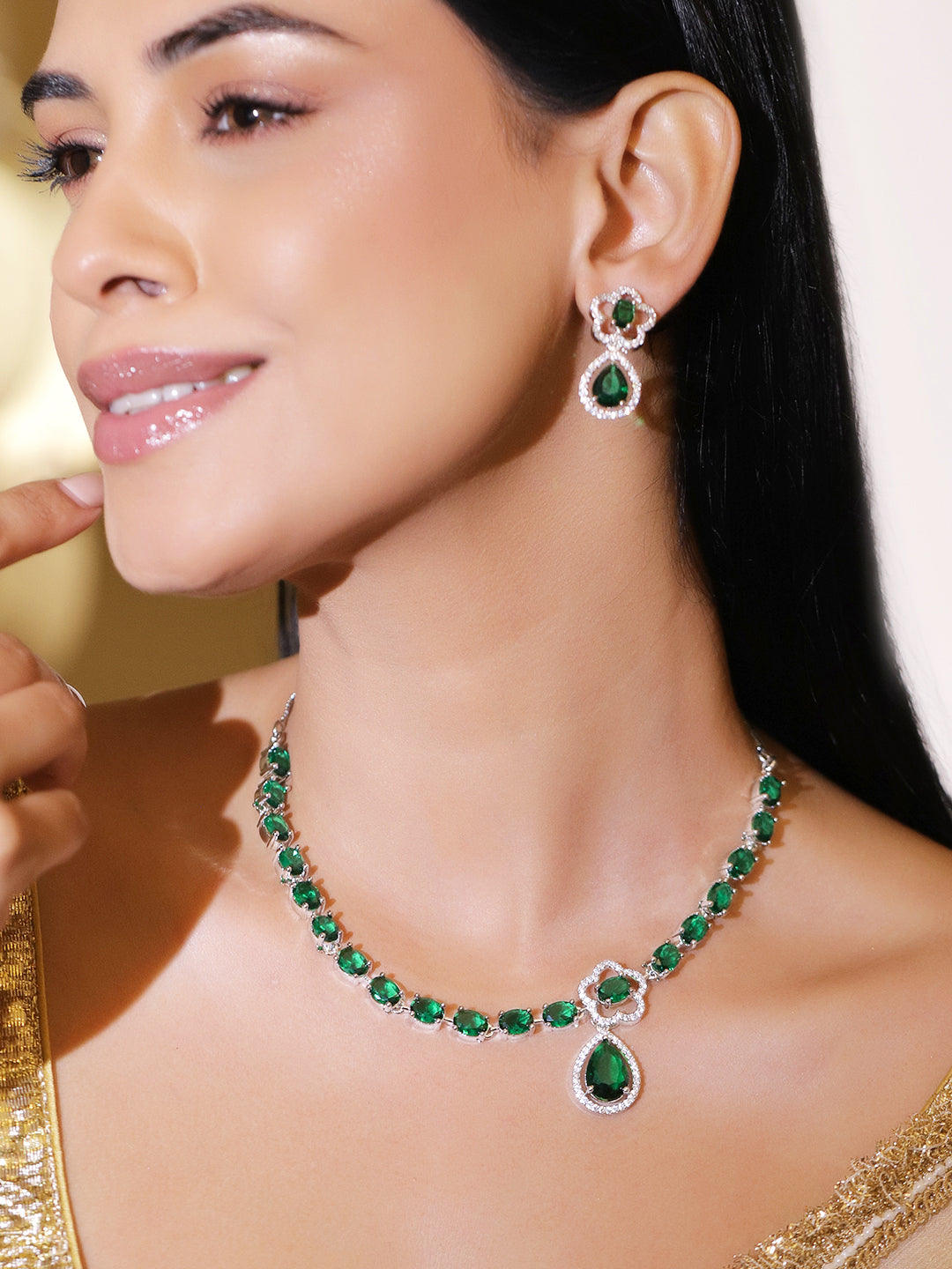 Lustrous Green Necklace Set